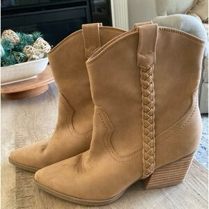 DV Dolce Vita Western Koolson Size 6.5 Women’s Braided Tan Boots